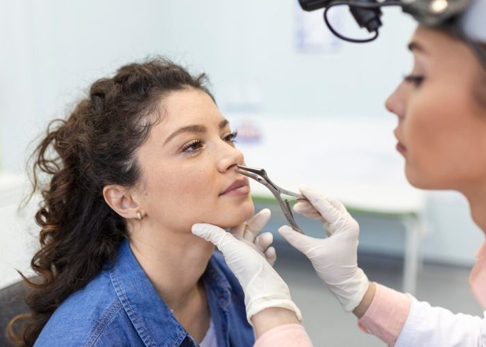 Cum alegi clinica și chirurgul pentru rinoplastie în București